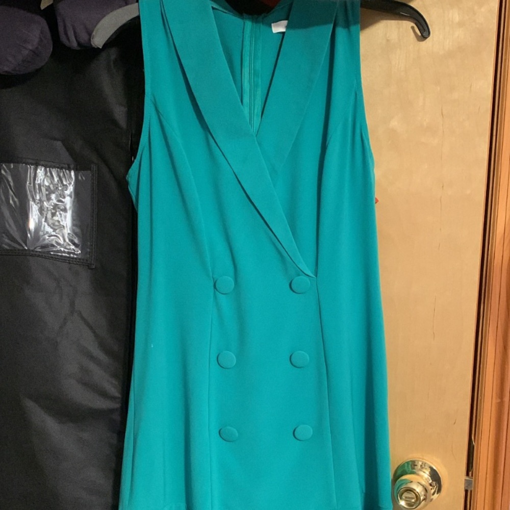 Green mini ruffled dress - Picture 2 of 7
